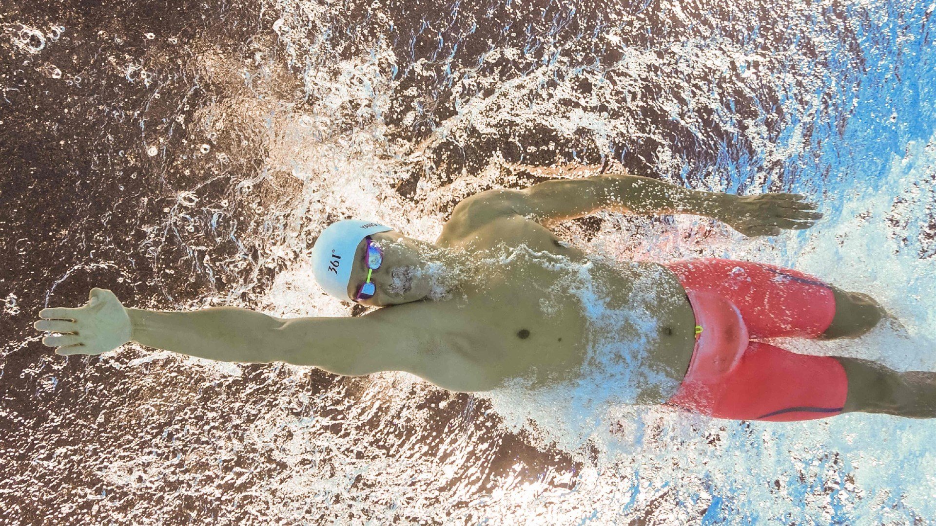 一场比赛：库里在火箭队比赛中投中13个三分，打破NBA单场远投纪录！