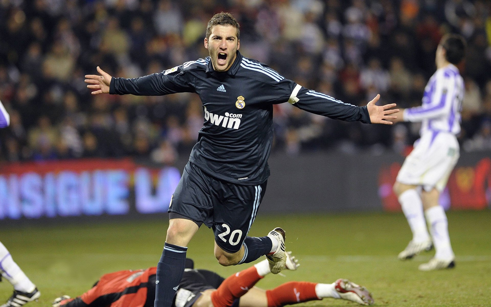 爱游戏官网充值-“西甲焦点战：明星对决引爆全场热情”，西甲大牌球星